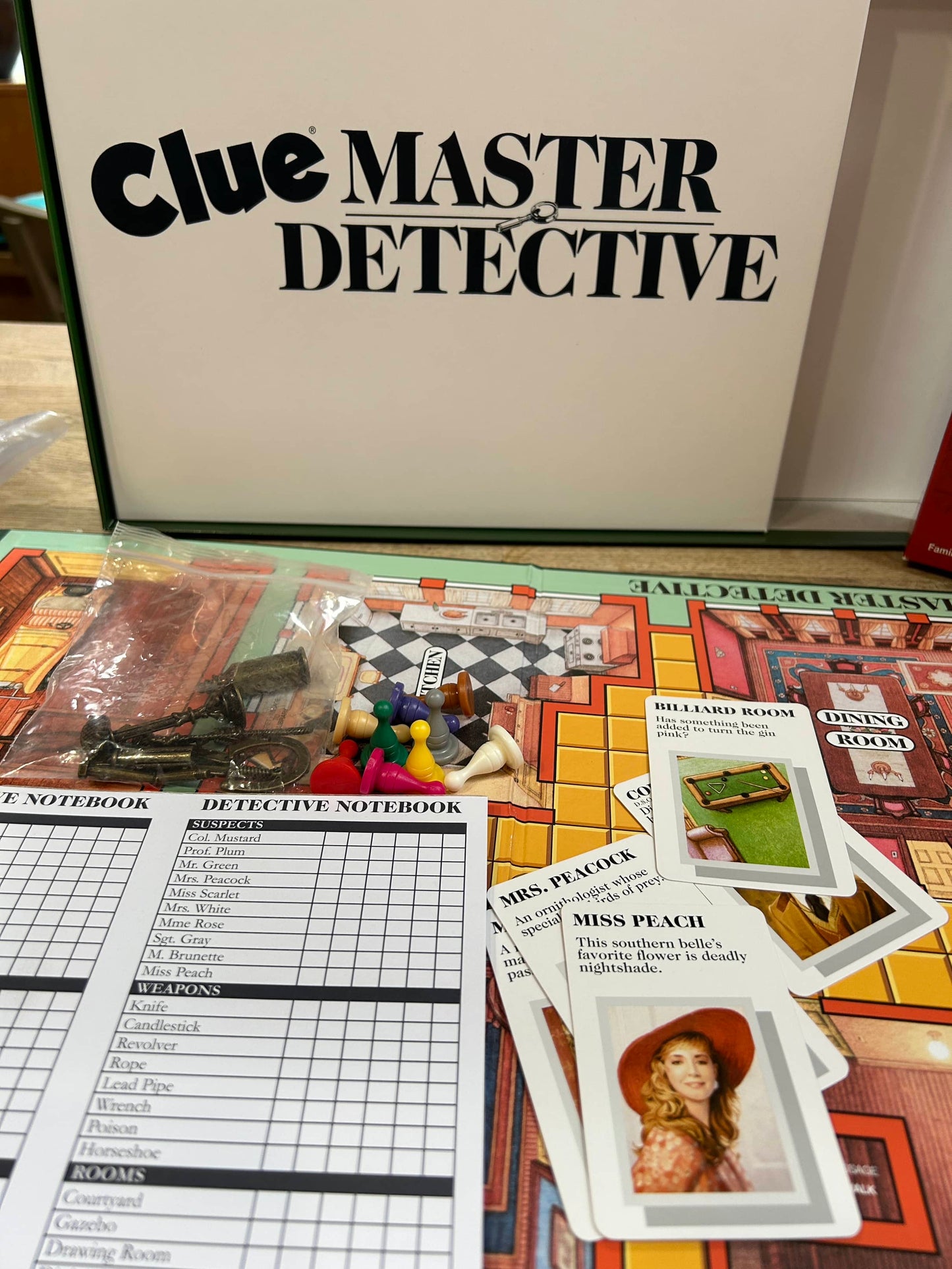 Clue Master Detective - Hasbro Game