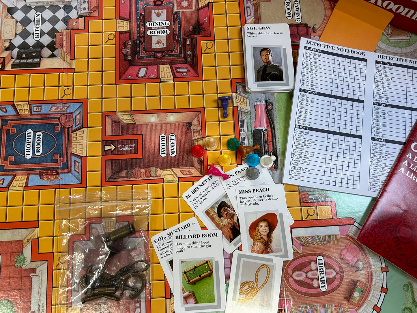 Clue Master Detective - Hasbro Game