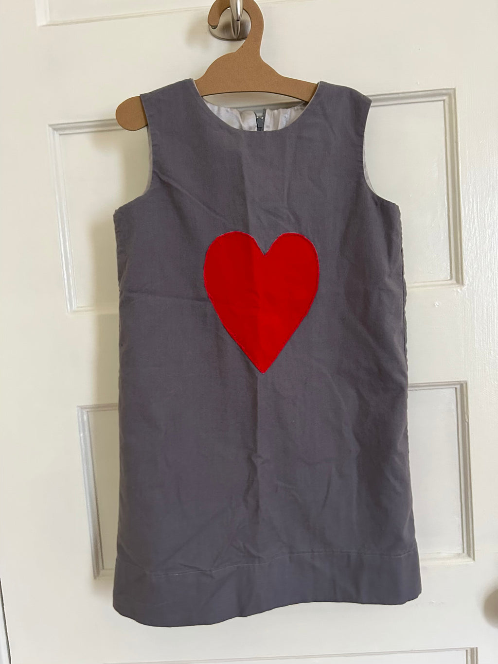 Gray A-Line Heart Applique Dress - Size 6 (Pre-Loved)