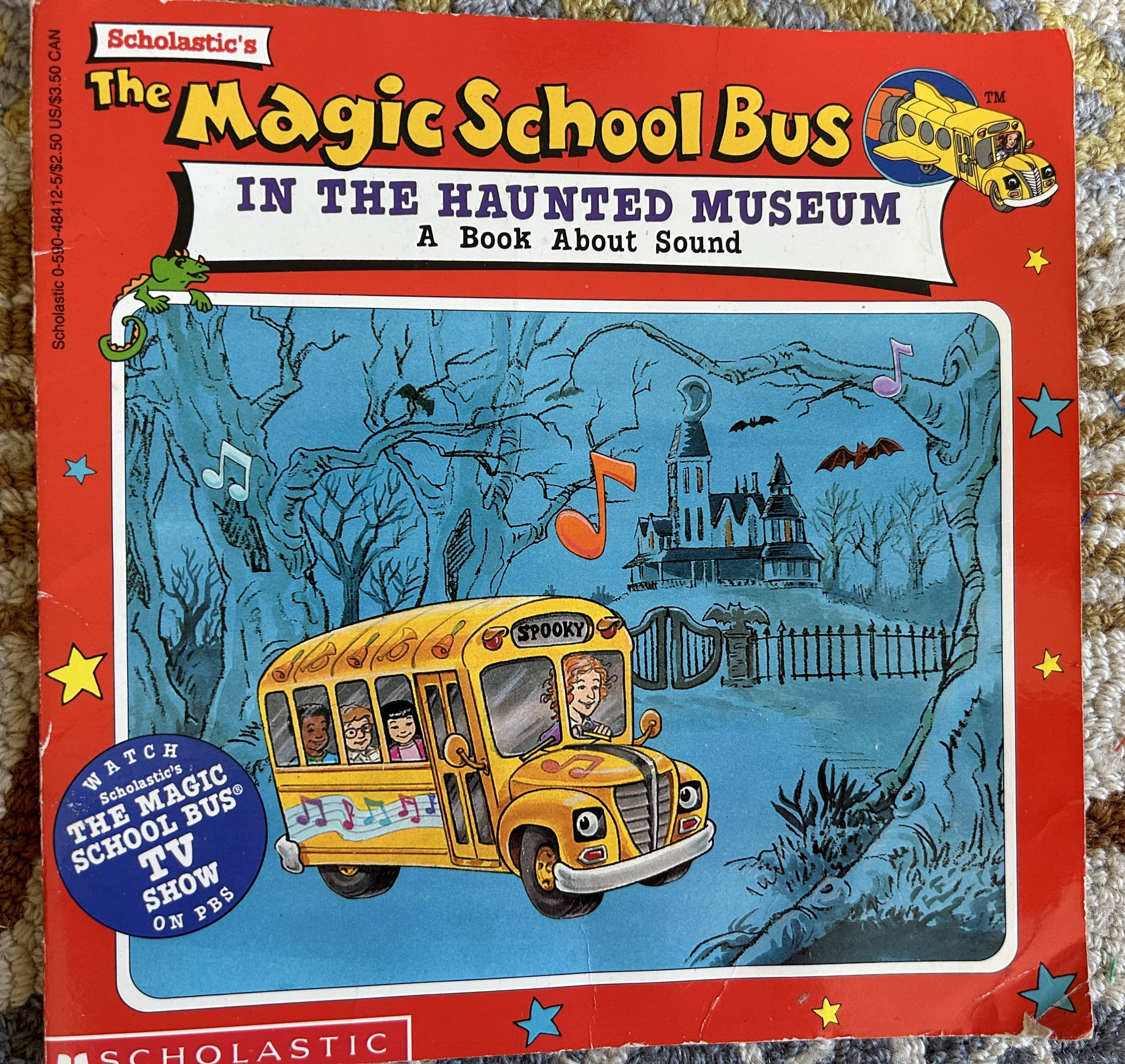 The Magic School Bus in the Haunted Museum - A book about Sound