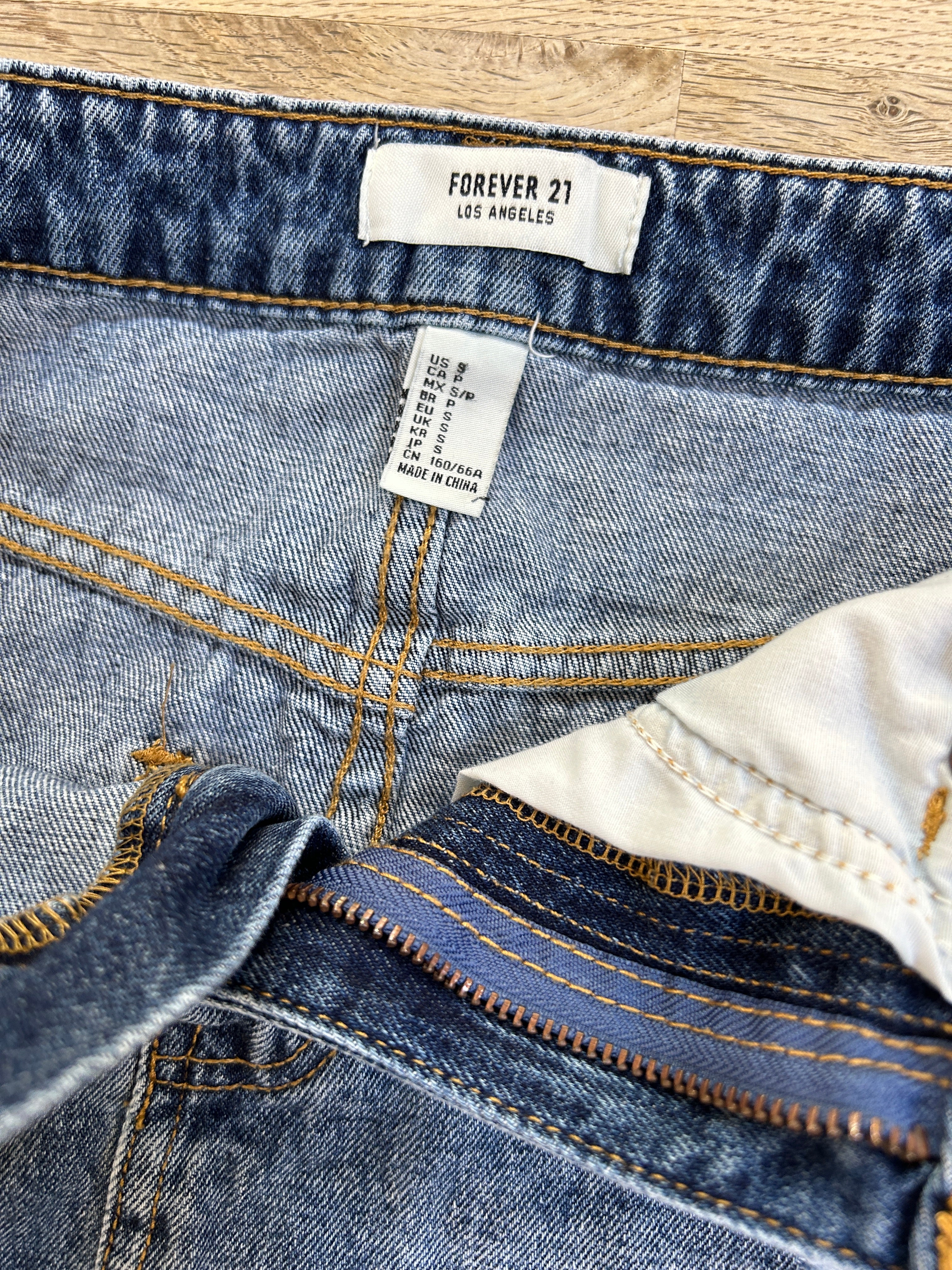 Denim Skirt (Pre-Loved) Size Adult/Teen Small - Forever 21 Los Angeles