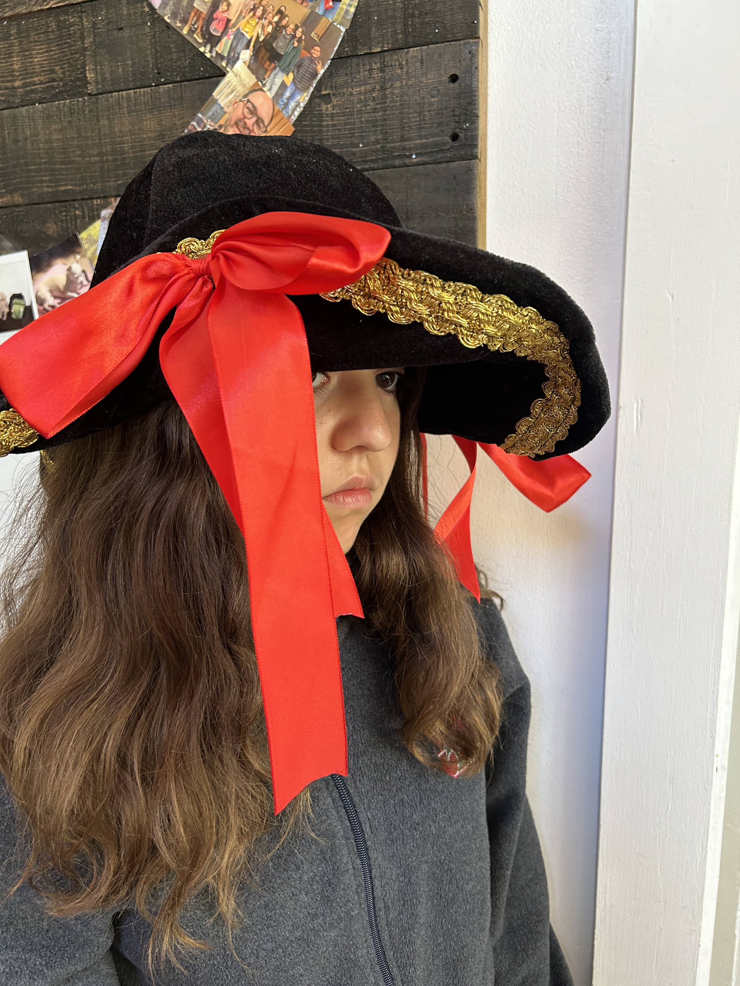 Wire-Rimmed, Black hat (Pre-Loved)