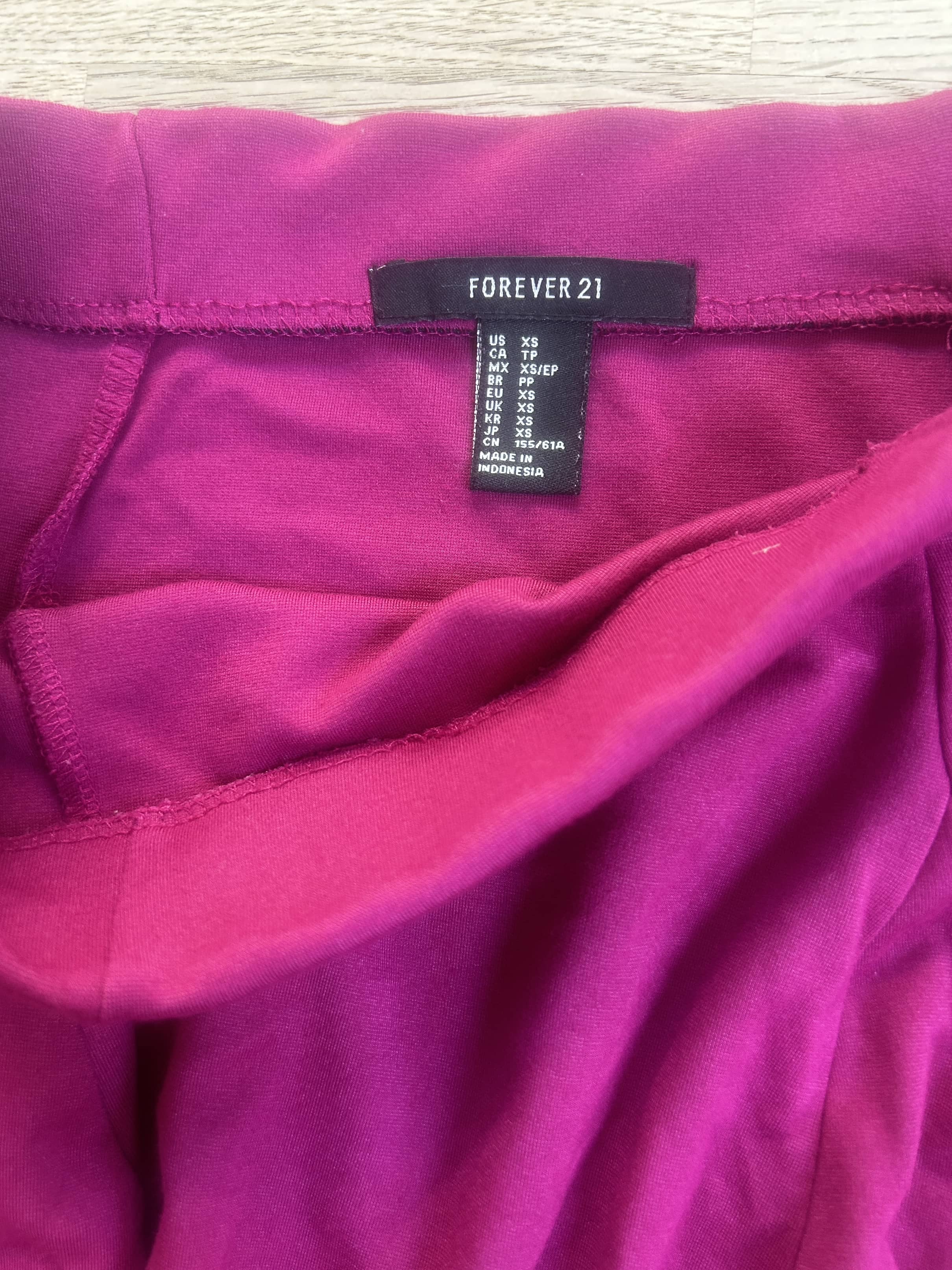 Magenta Knit Skater Skirt (Pre-Loved) Size XS Teen/Adult - Forever 21