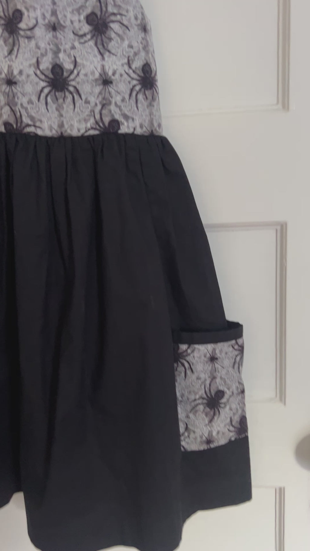 🎃 Girls’ Size 8 Spider Print Halloween Dress – Size 8