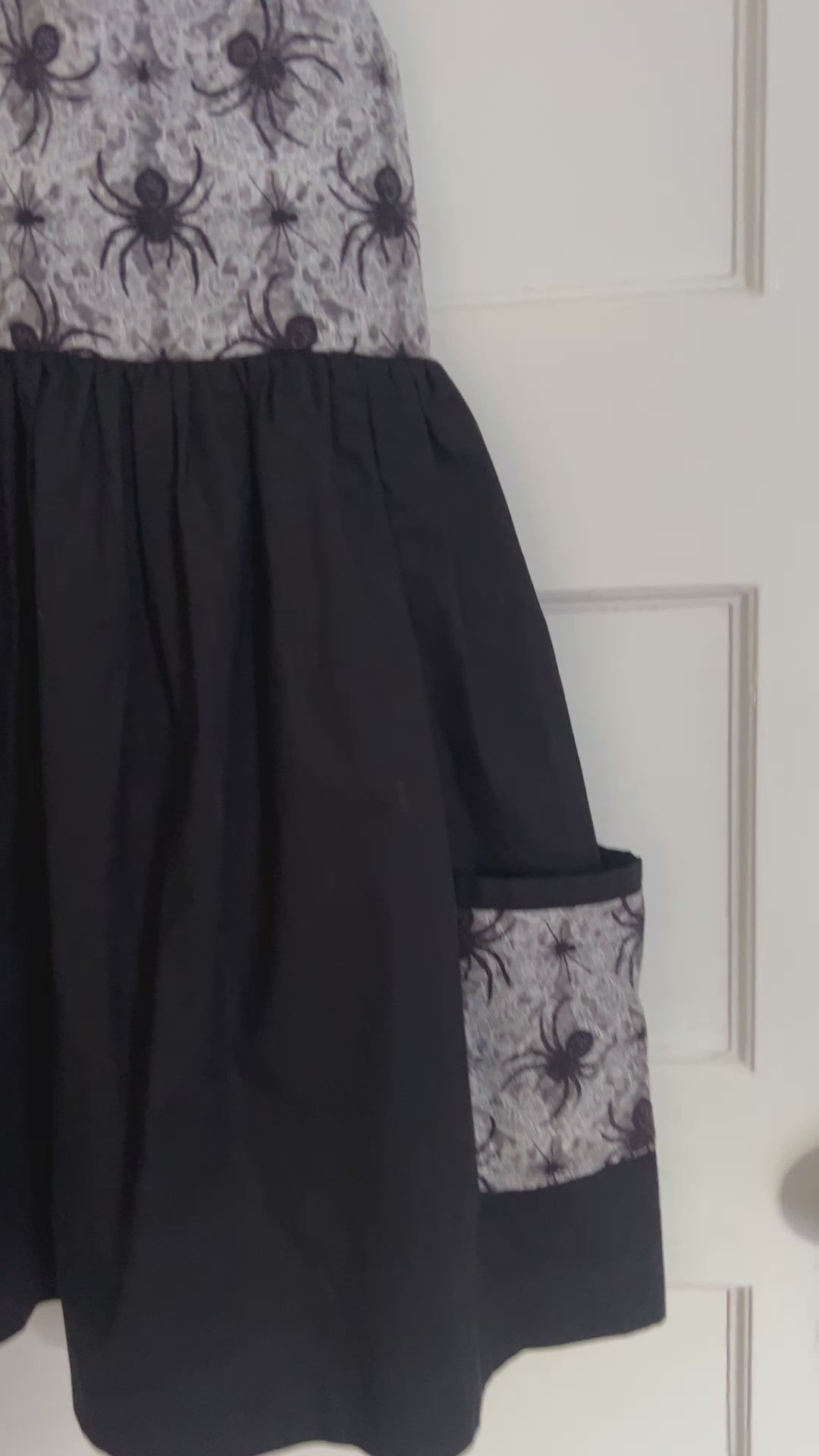 🎃 Girls’ Size 8 Spider Print Halloween Dress – Size 8