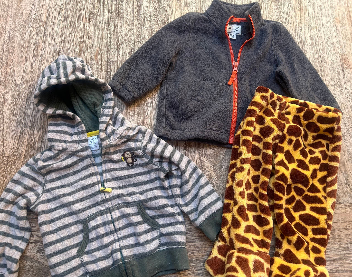 Baby 12month Bundle (Pre-Loved) 2 Sweatshirts + giraffe pants