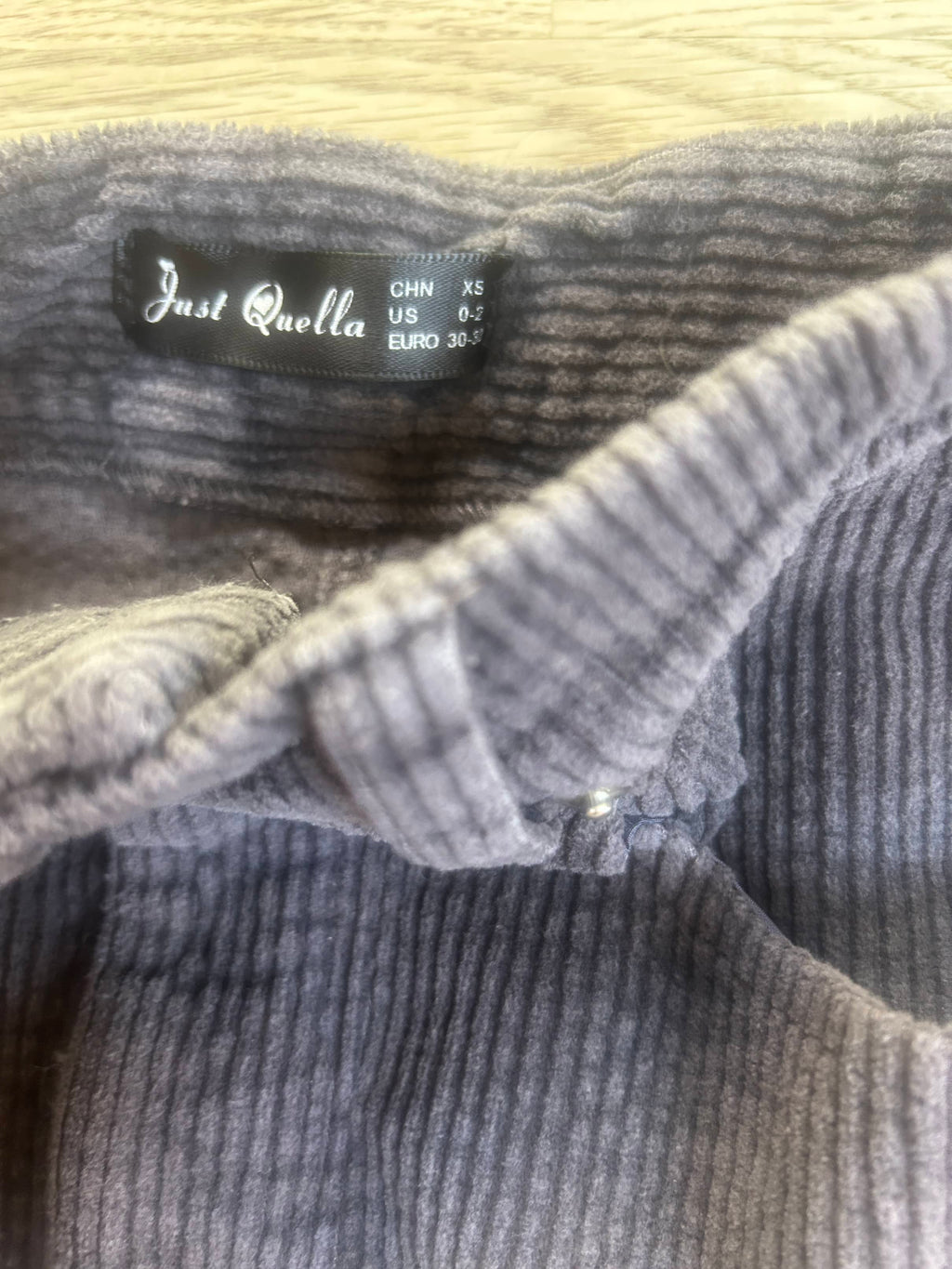 Gray corduroy pencil skirt (pre-Loved) Size XS Adult - Size 0-2