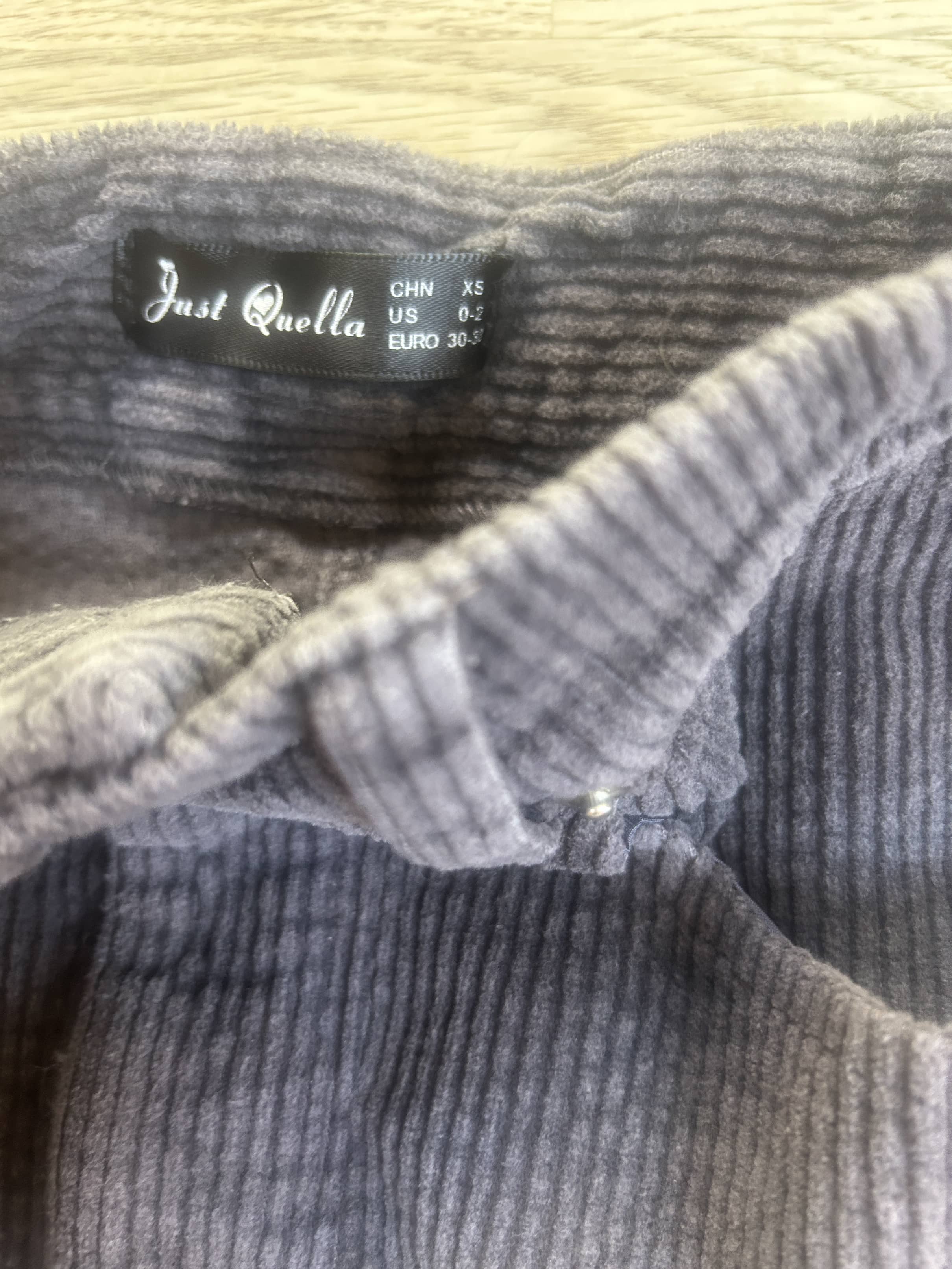 Gray corduroy pencil skirt (pre-Loved) Size XS Adult - Size 0-2