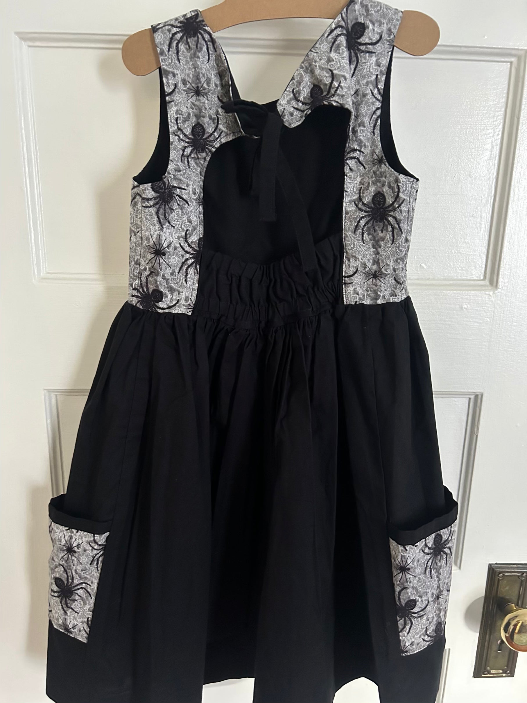 🎃 Girls’ Size 8 Spider Print Halloween Dress – Size 8