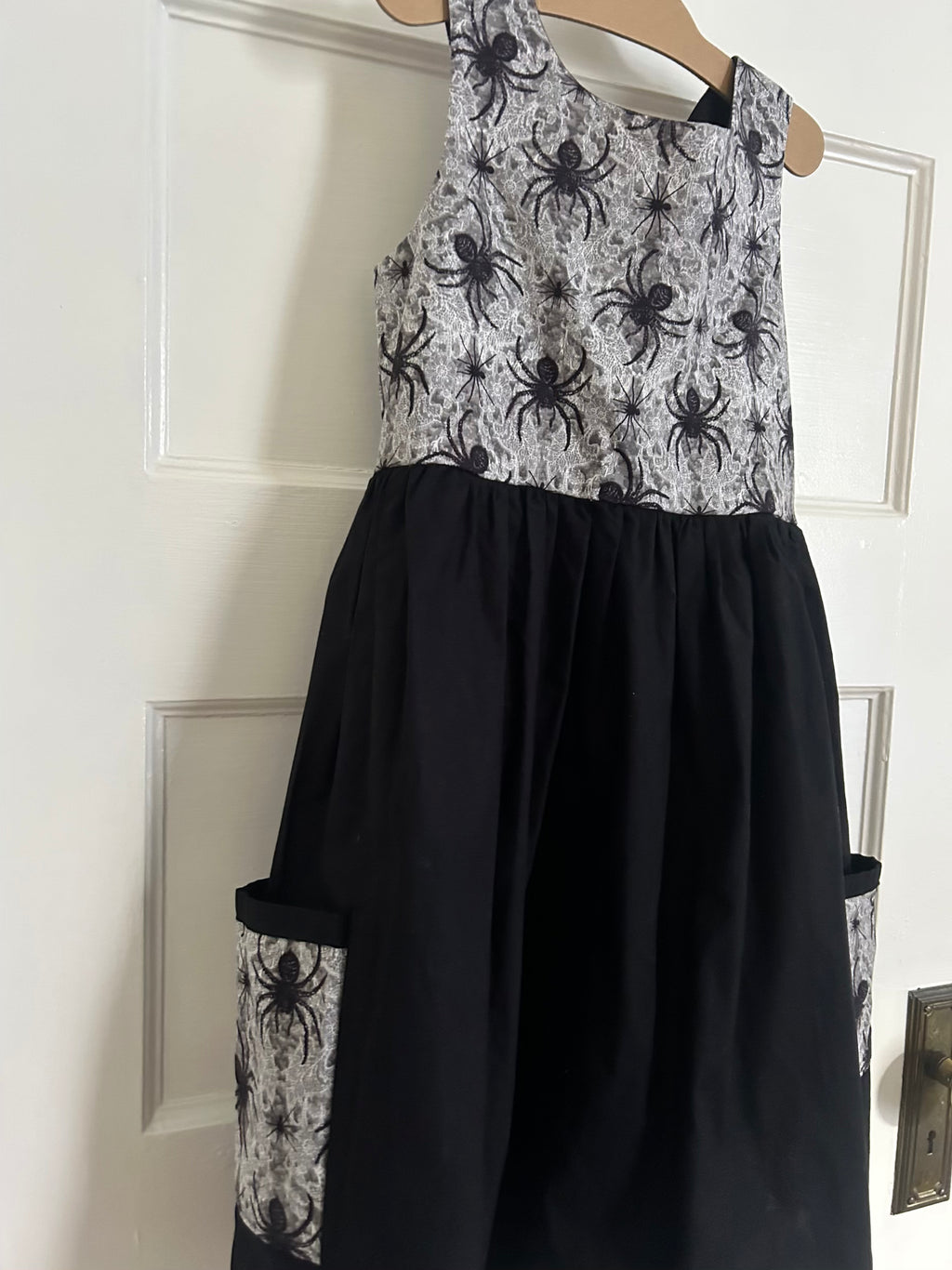 🎃 Girls’ Size 8 Spider Print Halloween Dress – Size 8