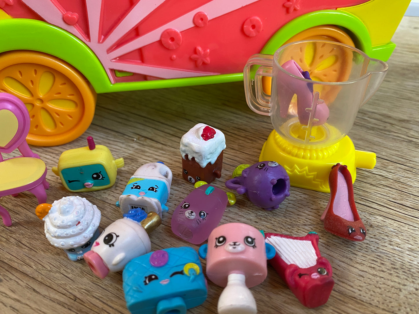 Shopkins Car and Shopkins