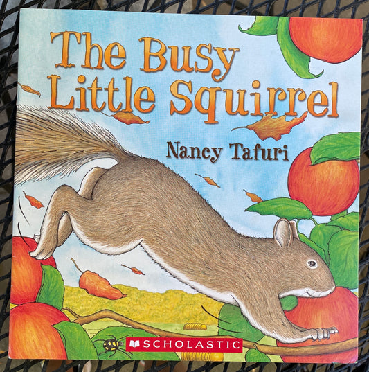 The Busy Little Squirrel - Nancy Tafuri