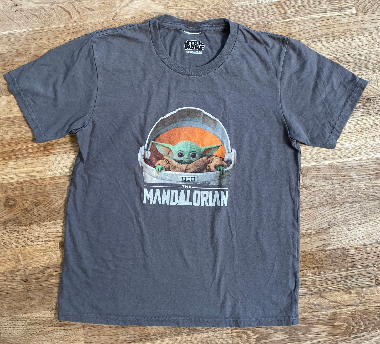 Mandolorian T-shirt (Pre-Loved) Size L