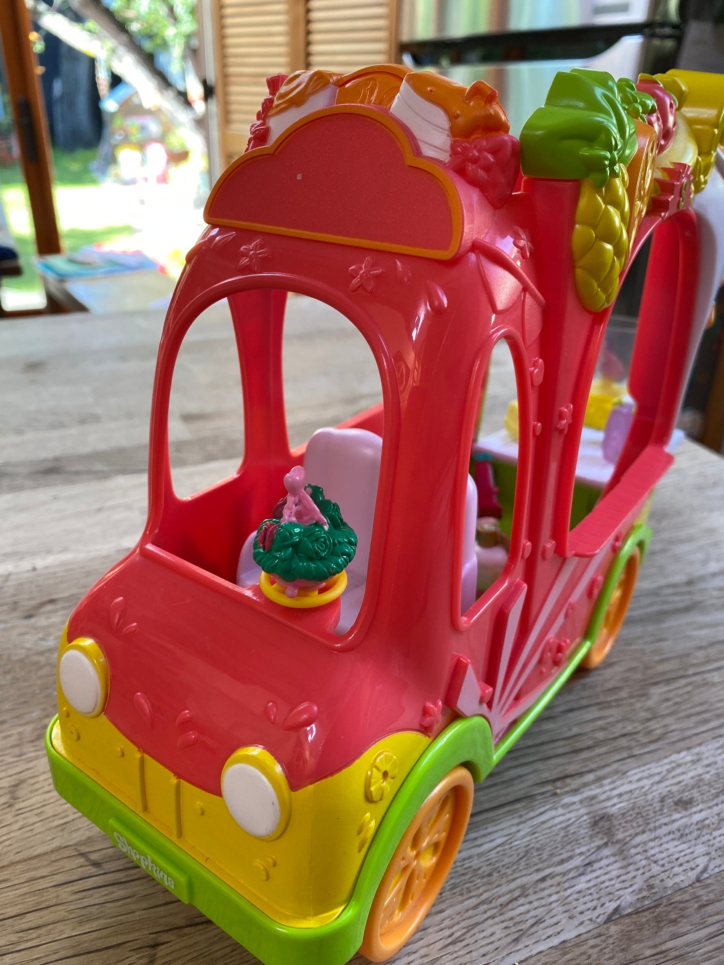 Shopkins Car and Shopkins