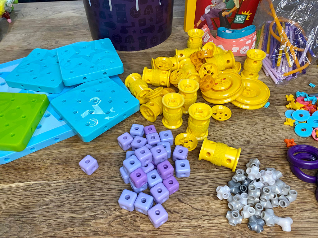 Goldie Blox Engineering Set (Pre-Loved) - STEM Toy, Characters and books included