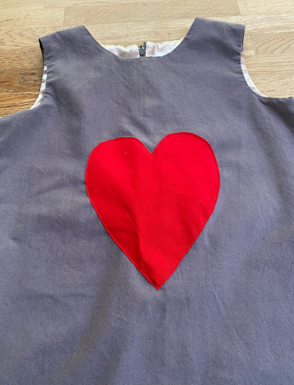 Gray A-Line Heart Applique Dress - Size 6 (Pre-Loved)