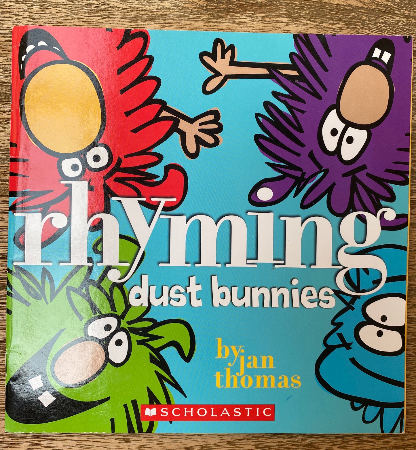 RhYmiNg DusT BunNiEs