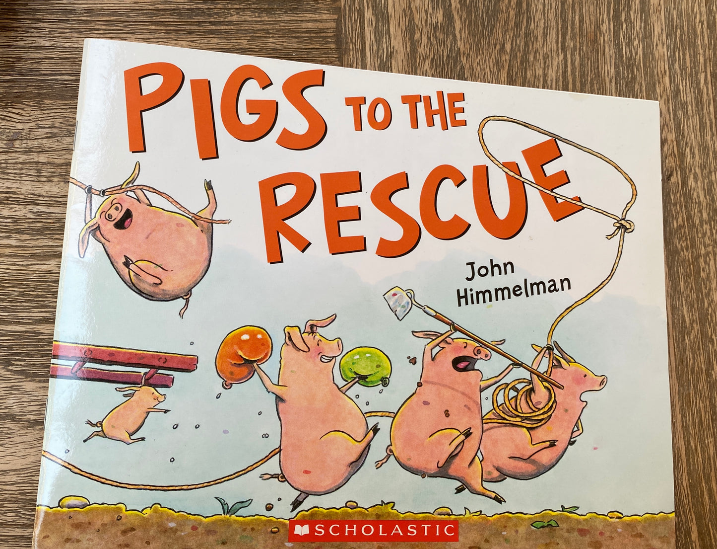 Pigs to the Rescue - Book + Animal