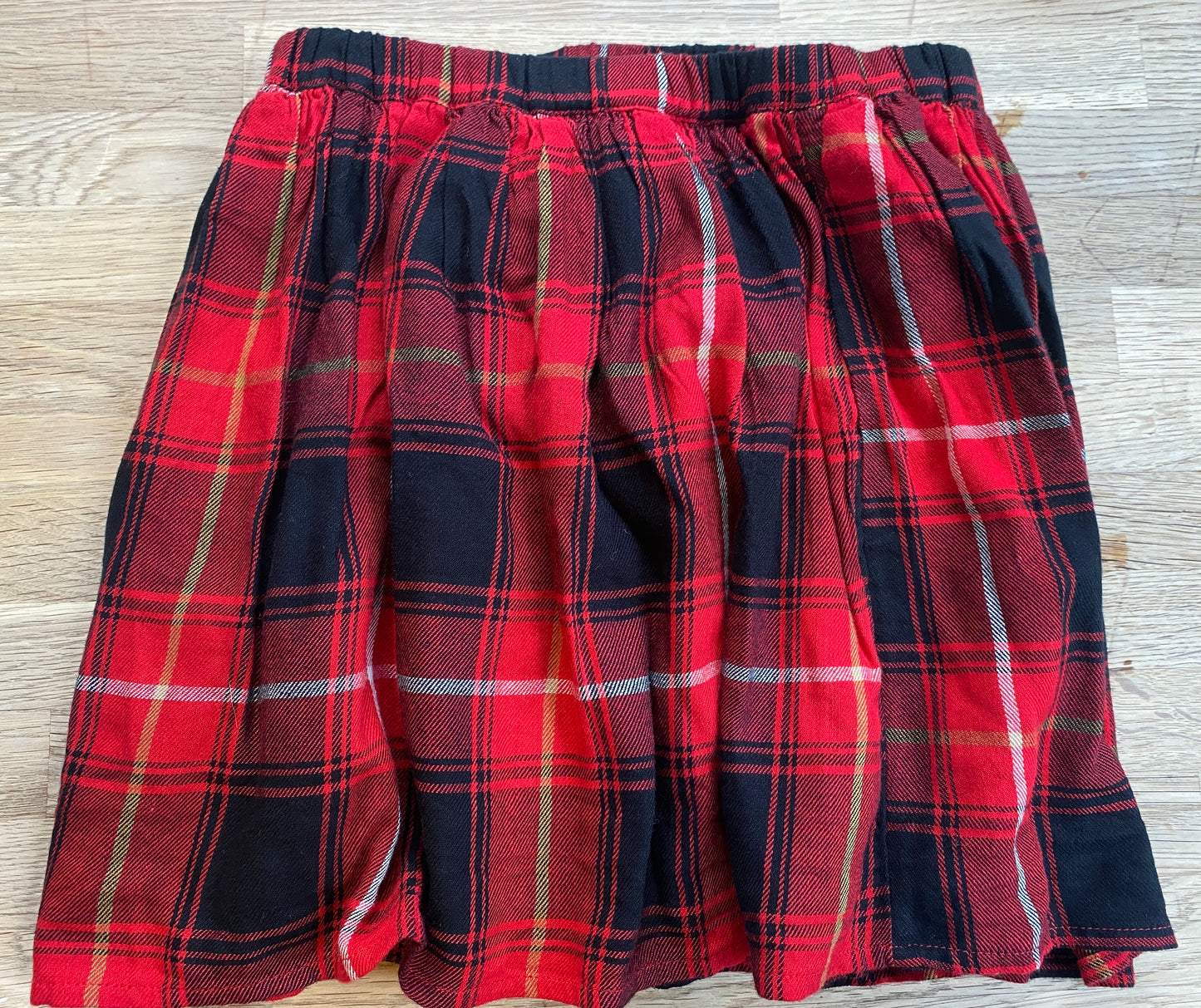 Red & Black Plaid Skirt by Gap Kids - Medium