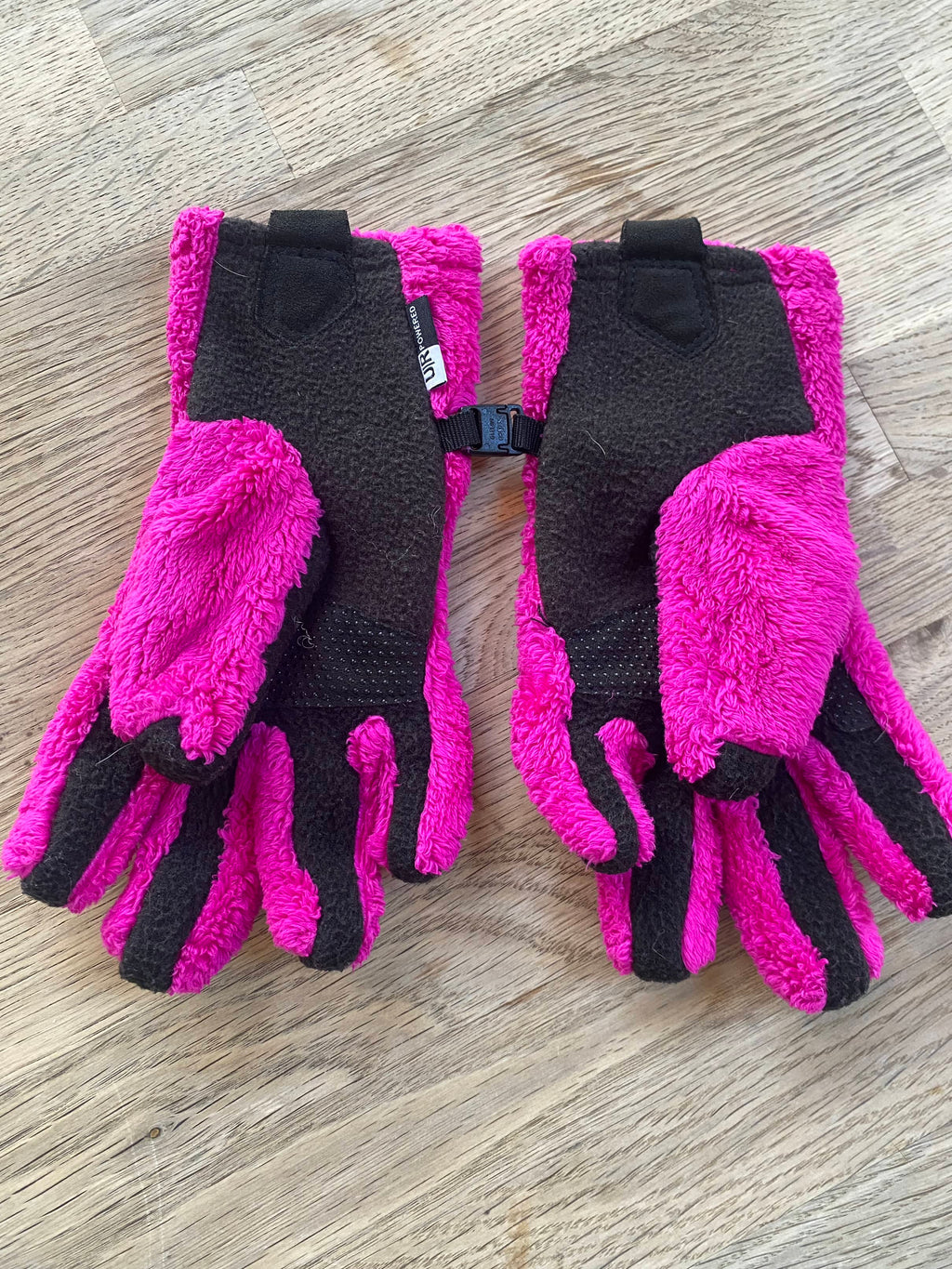North Face Hot Pink Fleece Gloves (Pre-Loved) Size Small for Child