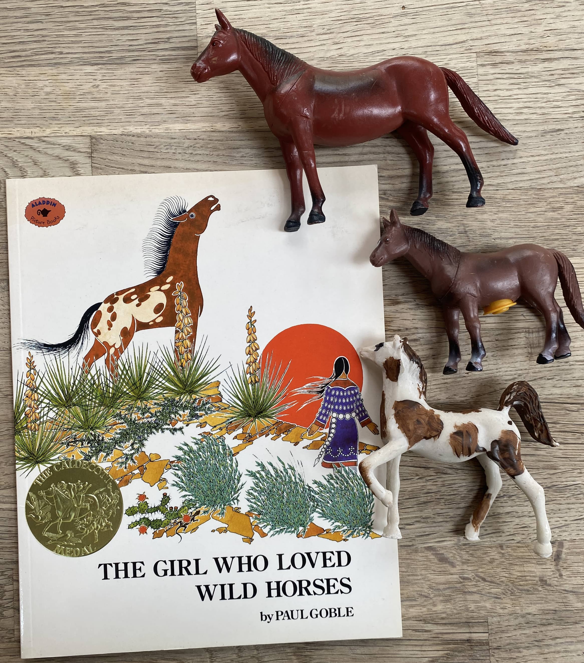 The Girl Who Loved Wild Horses - Paul Goble - Book + 3 Horses