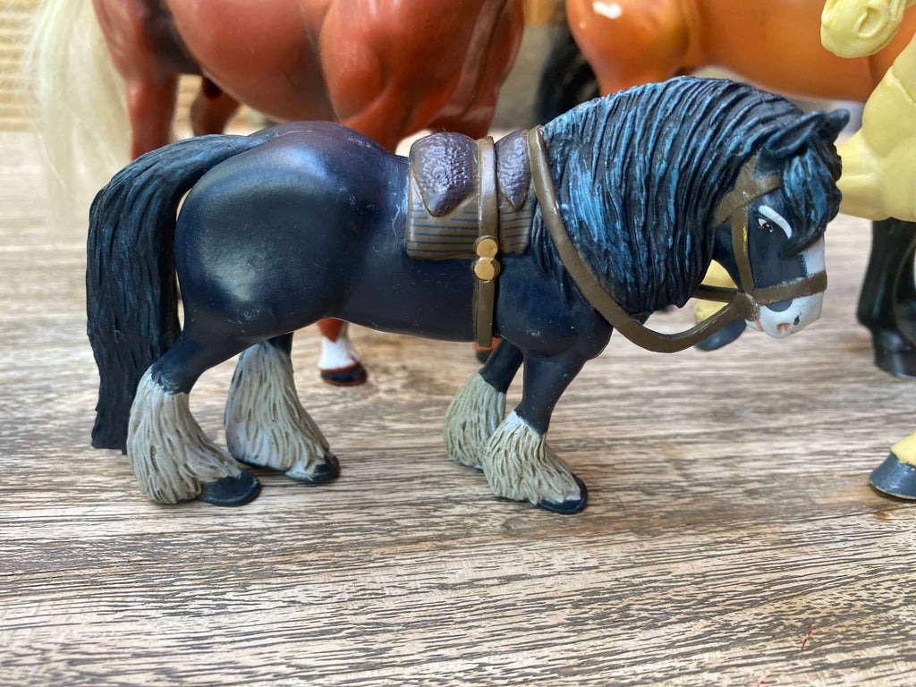 Herd of Horses - Horse Pack - 5 included + 3 saddles