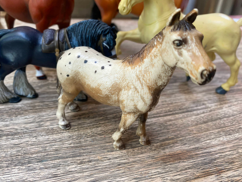 Herd of Horses - Horse Pack - 5 included + 3 saddles