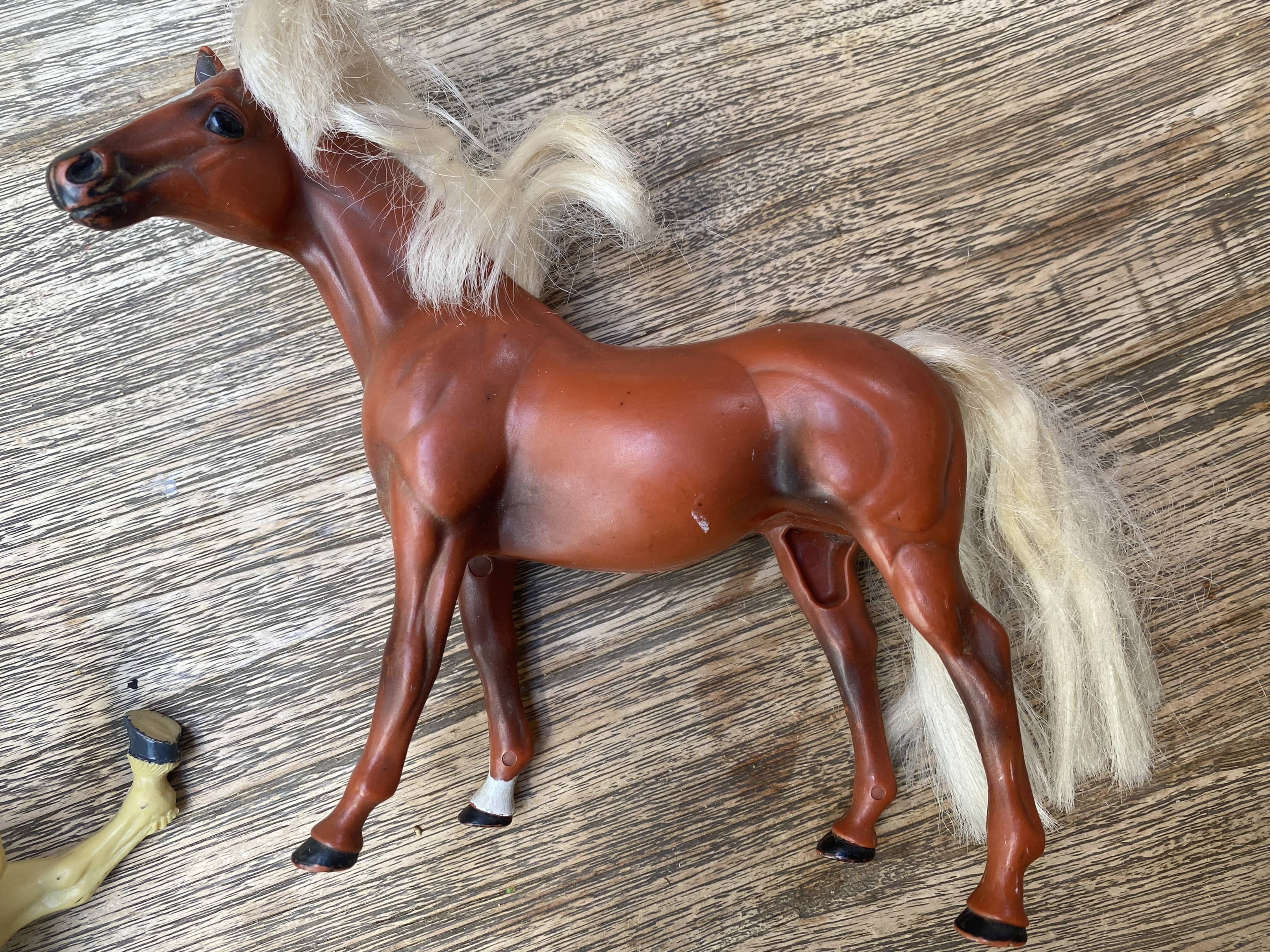 Herd of Horses - Horse Pack - 5 included + 3 saddles