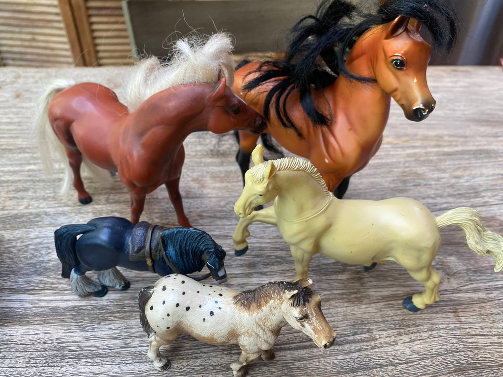 Herd of Horses - Horse Pack - 5 included + 3 saddles