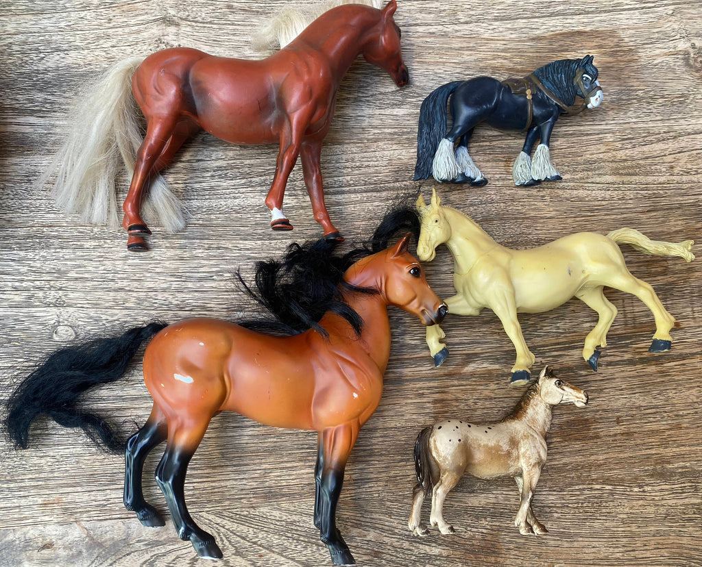 Herd of Horses - Horse Pack - 5 included + 3 saddles