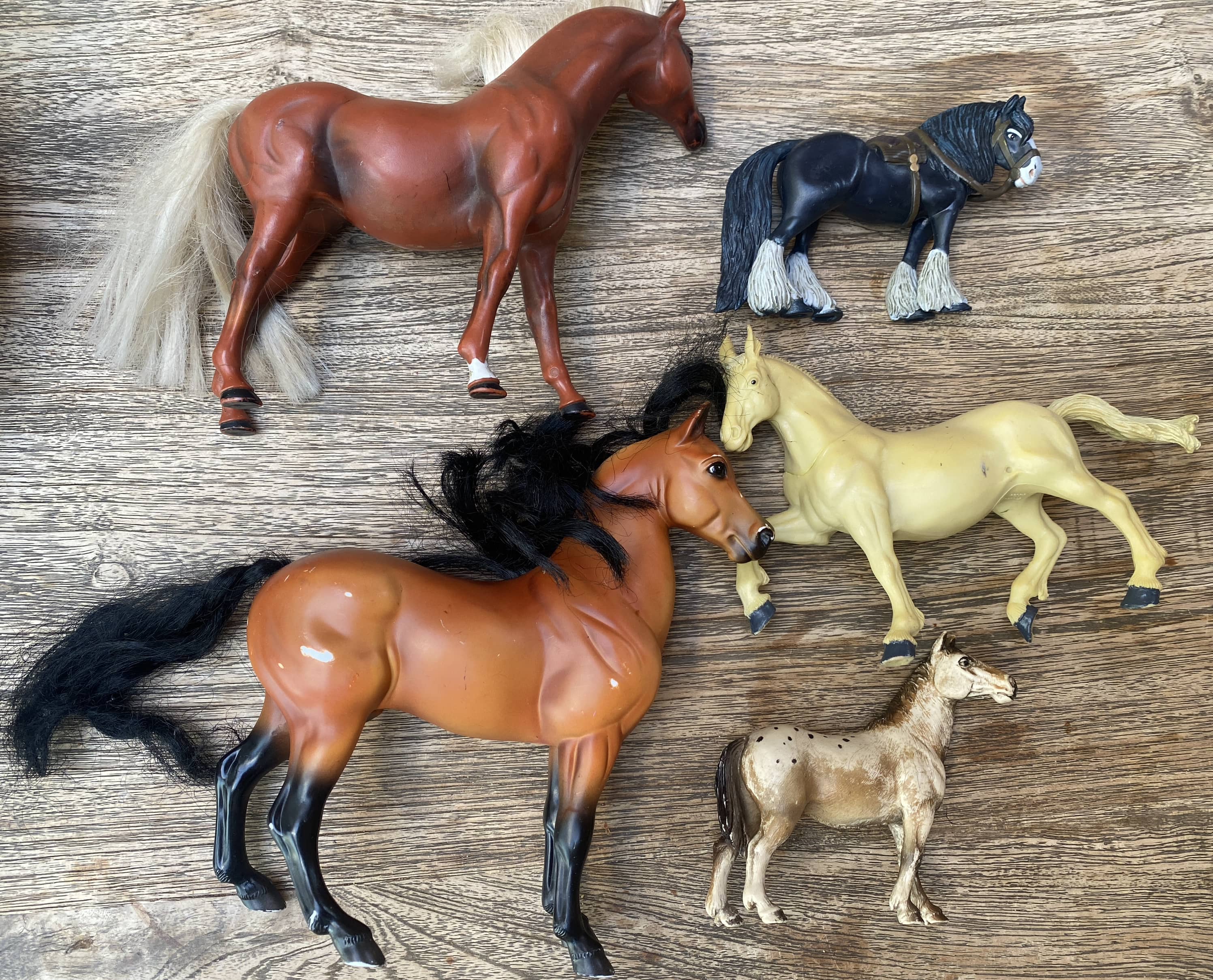 Herd of Horses - Horse Pack - 5 included + 3 saddles