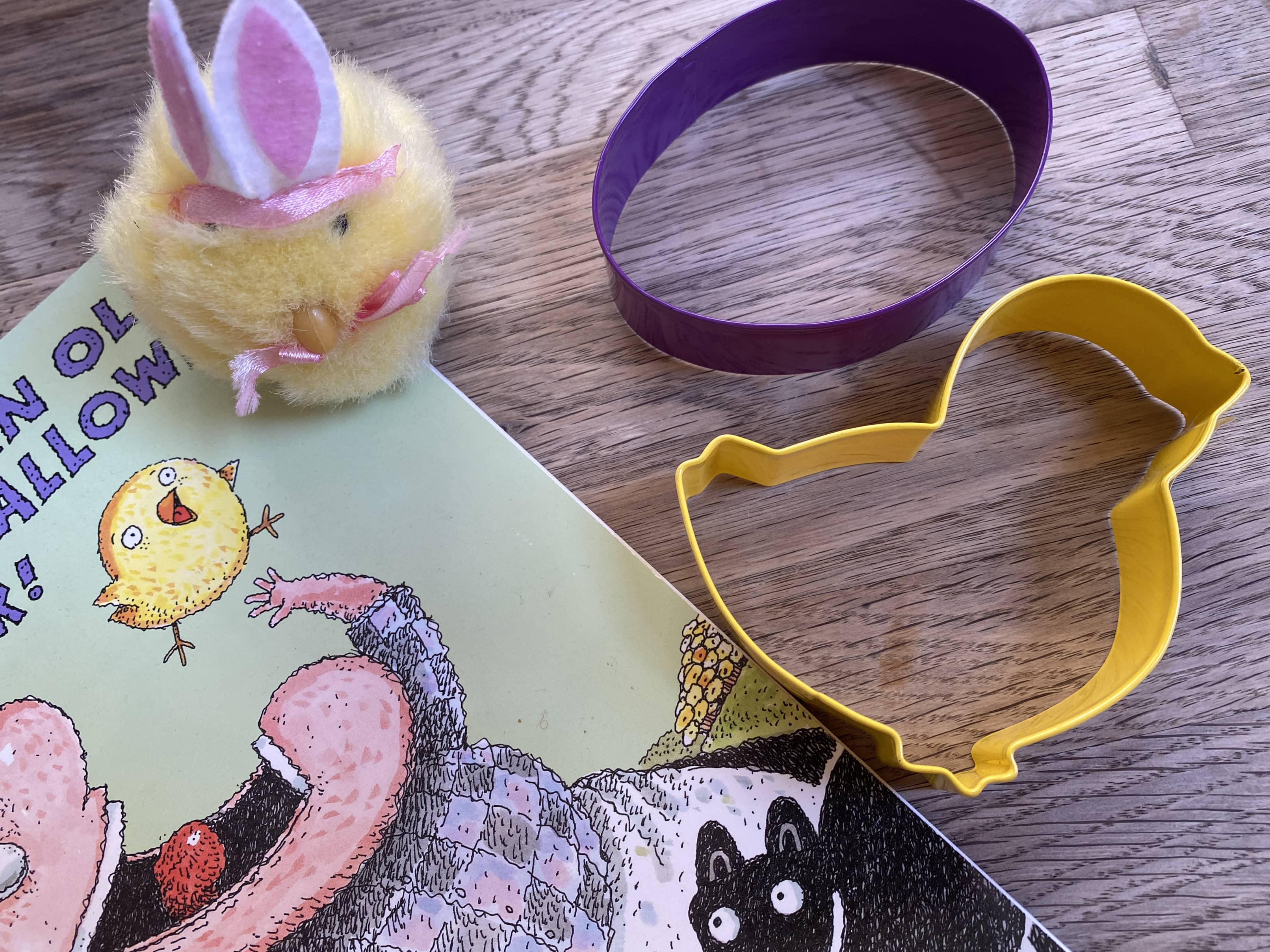 There Was an Old Lady Who Swallowed a Chick! + Cookie Cutters + Chick